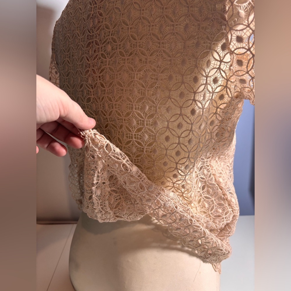 NWOT AdiVa Elegant RoseLace Top Breathable Layered at the Front size Medium - Picture 5 of 11